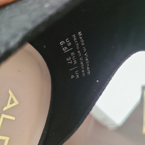 NIB Aldo Black Faux Suede Ankle Strap Closed Toe Heel US6.5 - Picture 7 of 7